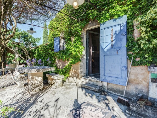 Cottage In Oppede Amidst Vineyards - Vaucluse