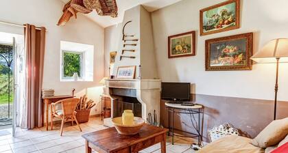 Cottage in Oppede Amidst Vineyards