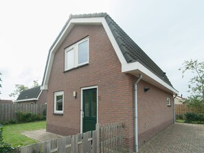 Exterior - Pleasant Detached Holiday Home, Right Behind the North Sea Dunes at Noordwijk (Noordwijk)