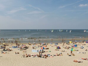 Beach - Pleasant Detached Holiday Home, Right Behind the North Sea Dunes at Noordwijk (Noordwijk)