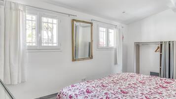 4 bedrooms, bed sheets