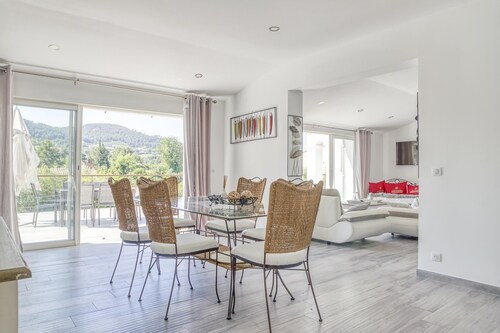 Villa in La Cadiere-d'azur With Private Pool