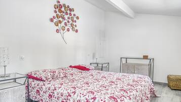 4 bedrooms, bed sheets