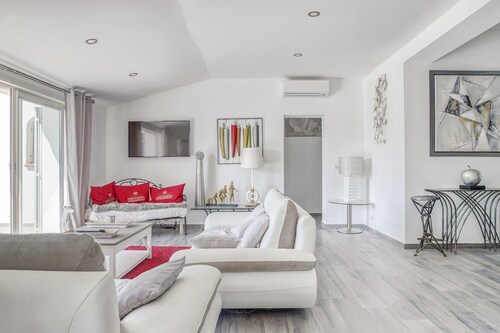 Villa in La Cadiere-d'azur With Private Pool