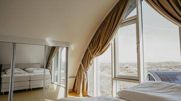 Căn hộ | 3 phòng ngủ, trang bị nội thất với thiết kế riêng biệt, bộ trải giường