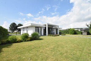 Villa | Exterior - Pleasant Villa in Harderwijk With Fenced Garden (Zeewolde)