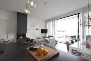 Vila | Sala de estar | Lareira