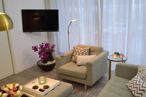 Villa | Woonkamer | Een open haard