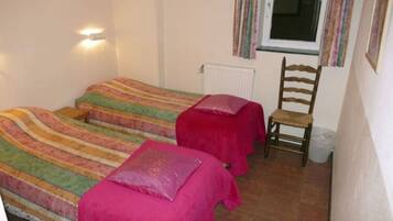 House | 4 bedrooms, individually furnished, bed sheets