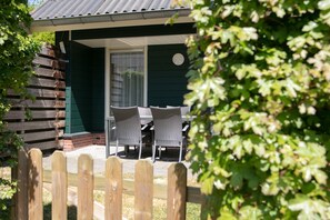 House | Balcony - Cozy Forest-edge Home (Rheezerveen)