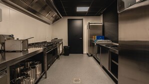 A modern kitchen with stainless steel appliances, a gas stove, and a large refrigerator. - Large Countryside Group Stay (Bant)