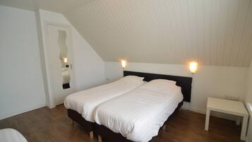 House | 6 bedrooms, bed sheets