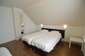 House | 6 bedrooms, bed sheets - Lovely Group Home With Lots of Privacy, Ideal for Families and Friends (Valkenswaard)