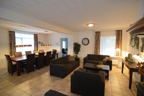 Living room - Lovely Group Home With Lots of Privacy, Ideal for Families and Friends (Valkenswaard)