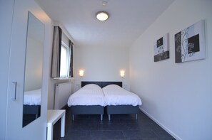 House | 6 bedrooms, bed sheets