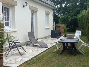 Balcony - Charming Breton House in Henansal (Henansal)