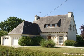 Exterior - Charming Breton House in Henansal (Henansal)