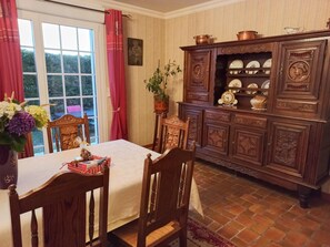 Dining - Charming Breton House in Henansal (Henansal)