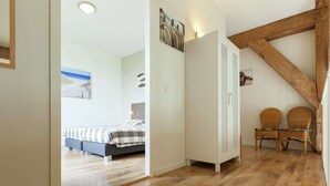 3 slaapkamers, een strijkplank/strijkijzer, individueel gemeubileerd