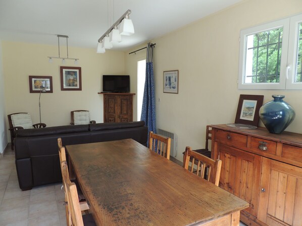 Dining - Holiday Home in Buisson With Private Pool (Buisson)