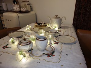 House | Dining - Vintage Holiday Home in Kamperland near Lake Veerse (Kamperland)