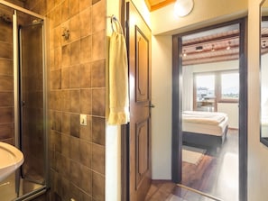 Apartment | Bathroom | Towels