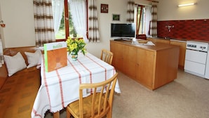 Dining - Quaint Holiday Home in Vorarlberg With Garden (Frastanz)