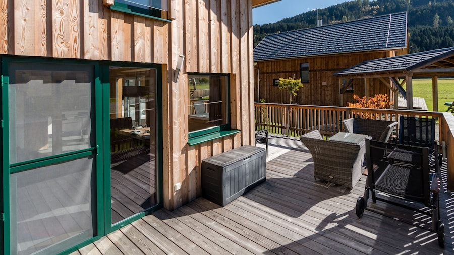 Superior Chalet With Whirlpool