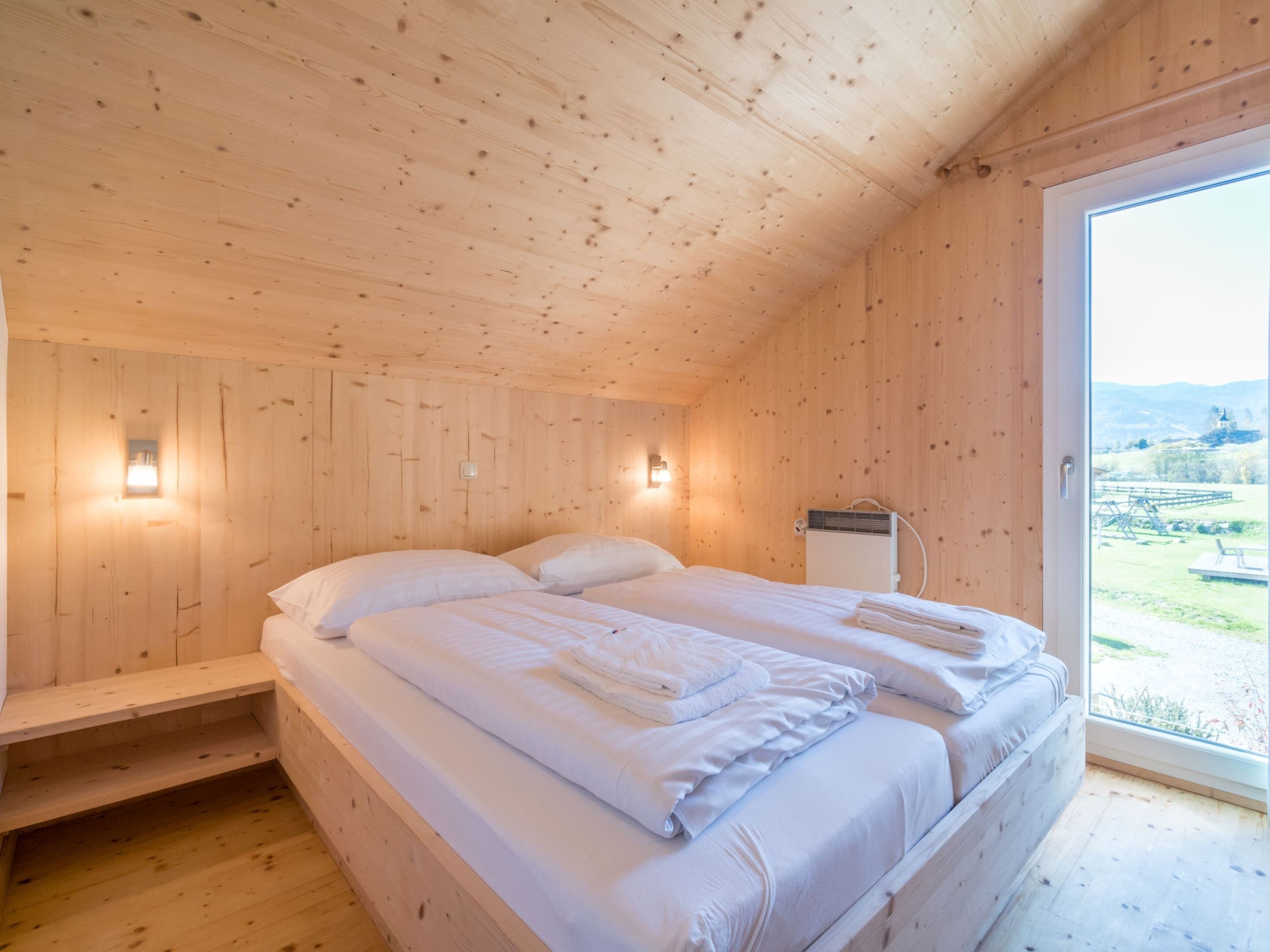 Chalet | 4 kamar tidur dan dilengkapi dengan perabotan berbeda-beda