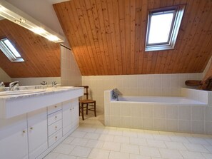 Ferienhaus | Badezimmer | Badewanne