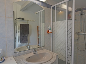 Bathroom - Cosy Villa in Vic-la-gardiole With Private Swimming Pool (Vic-la-Gardiole)