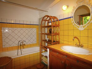 Bathroom - Characteristic Country House With Huge Natural Garden at 2 km From the Village Sauzet (Sauzet)
