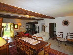 Living room - Characteristic Country House With Huge Natural Garden at 2 km From the Village Sauzet (Sauzet)