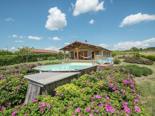Cozy Holiday Home in Sadillac With Private Pool