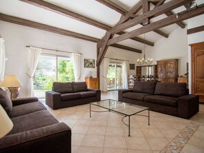 Villa | Living room - Villa in Campagnan With Pool and Vineyard Views (Campagnan)