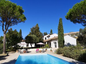Indoor pool, outdoor pool - Villa in Campagnan With Pool and Vineyard Views (Campagnan)
