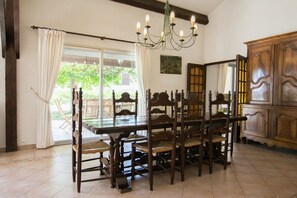 Dining - Villa in Campagnan With Pool and Vineyard Views (Campagnan)