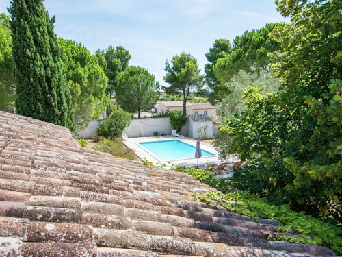 Villa in Campagnan With Pool and Vineyard Views