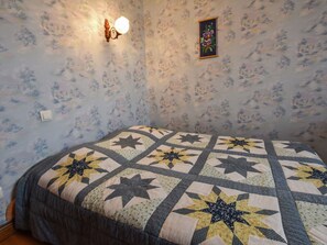 House | Room amenity - Charming Family Retreat in Loubejac (Loubejac)