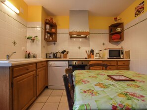 House | Private kitchen - Charming Family Retreat in Loubejac (Loubejac)