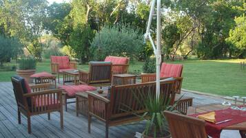 House | Outdoor dining