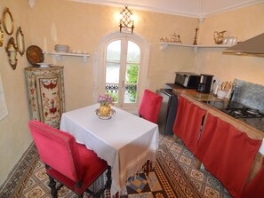 Living room - Holiday Home in Amboise With Terrace, Private Garden, BBQ (Amboise)