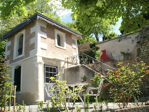 Exterior - Holiday Home in Amboise With Terrace, Private Garden, BBQ (Amboise)