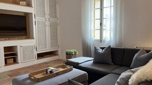 Villa | Games room - Oppede Villa With Private Pool (Oppede)