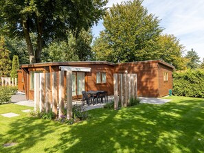 Exterior - Cozy Wooden Chalet with Privacy near Nature (Harderwijk)