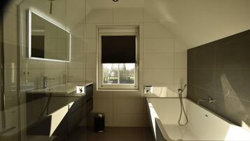 Villa | Bathroom