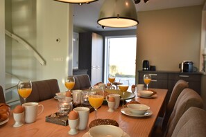 Villa | Dining - Villa in Schoorldam With Garden (Warmenhuizen)