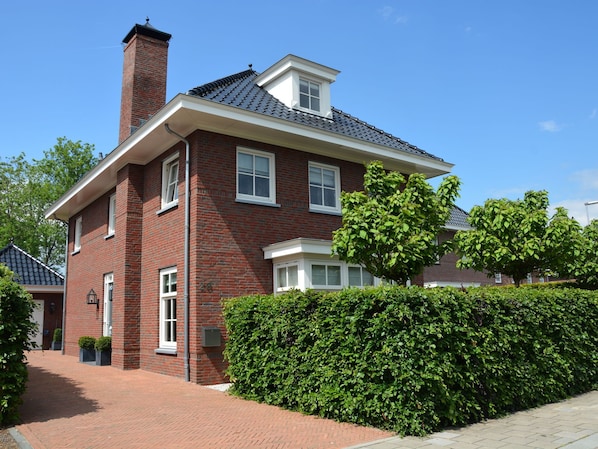 Villa | Exterior