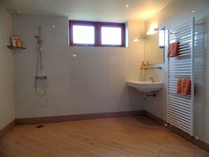 House | Bathroom - Big Holiday Home Near the North Sea Beach (Ellemeet)