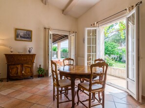 Dining - Wonderful Cottage in Pujaut With Swimming Pool (Pujaut)